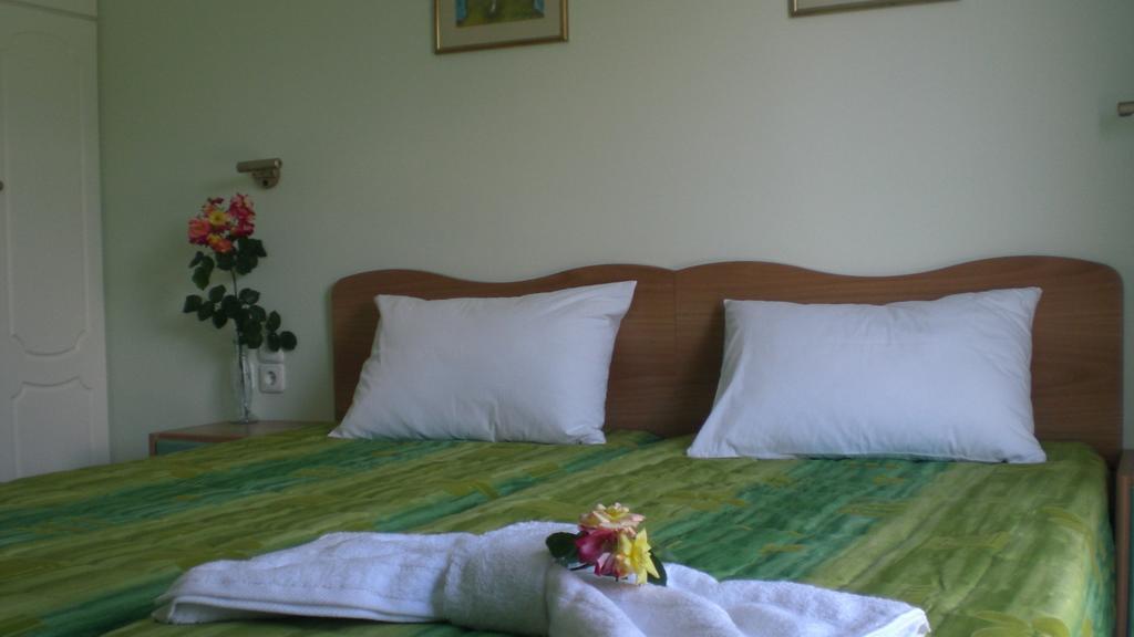 Exanthia Villas Room photo